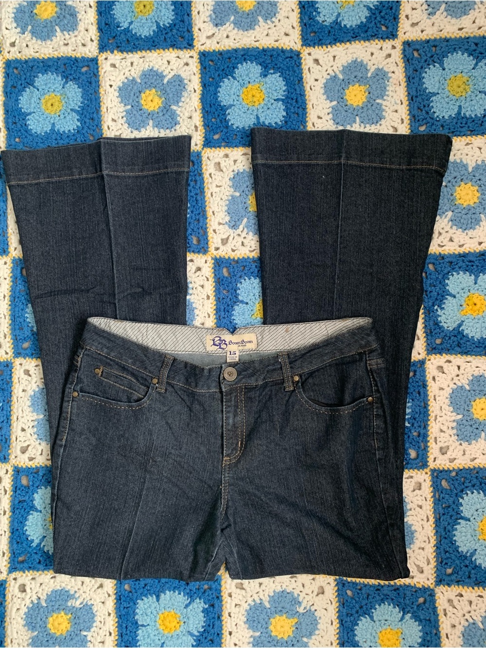 Vintage Y2K Womenโs Retro Boho Dark Wash Fit & Flared Jeans